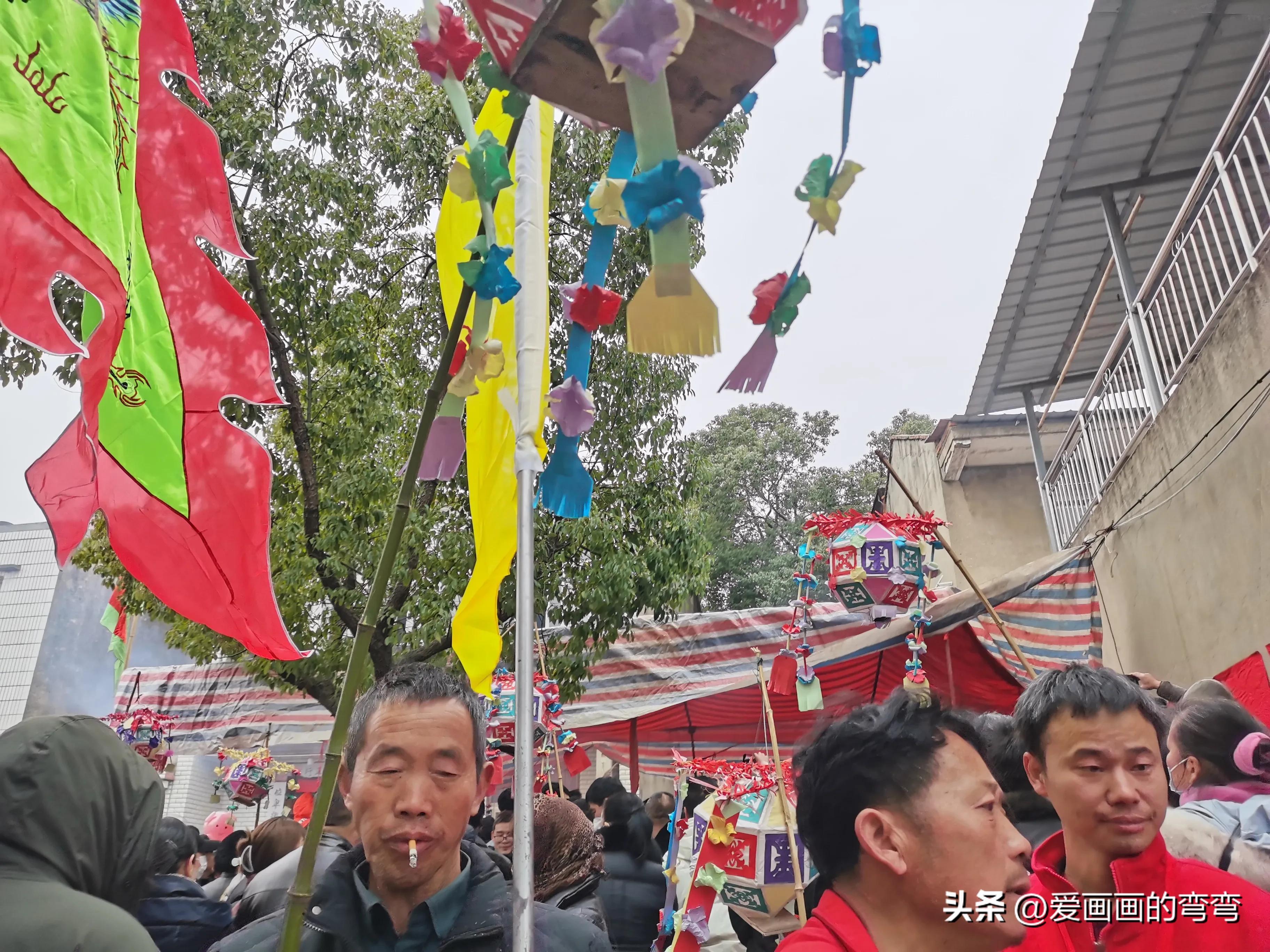 闹元宵玩龙灯,正月十五传统玩龙灯闹元宵