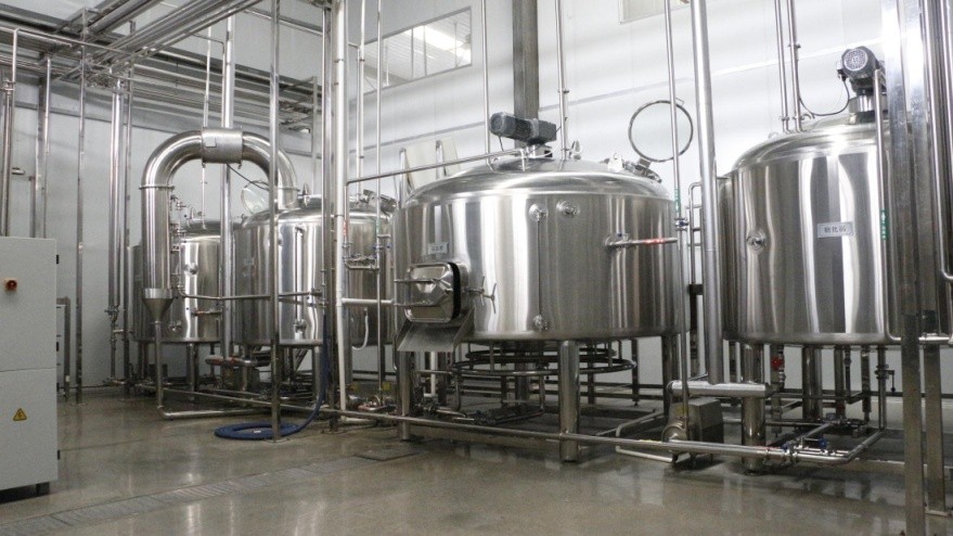 小型精酿啤酒厂需要手续,开办小型精酿啤酒厂怎么选择设备