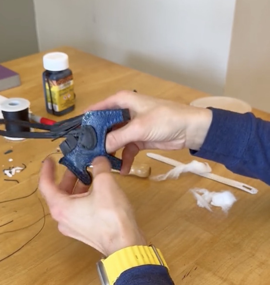 小哥做手工给女朋友送礼物,亚裔小哥自制asmr