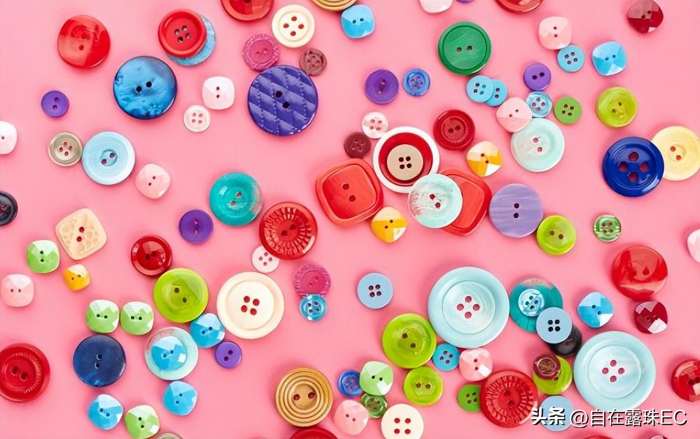 伊尔康二儿子订婚现场：新娘小腹鼓鼓如怀孕，婆婆盖过新娘