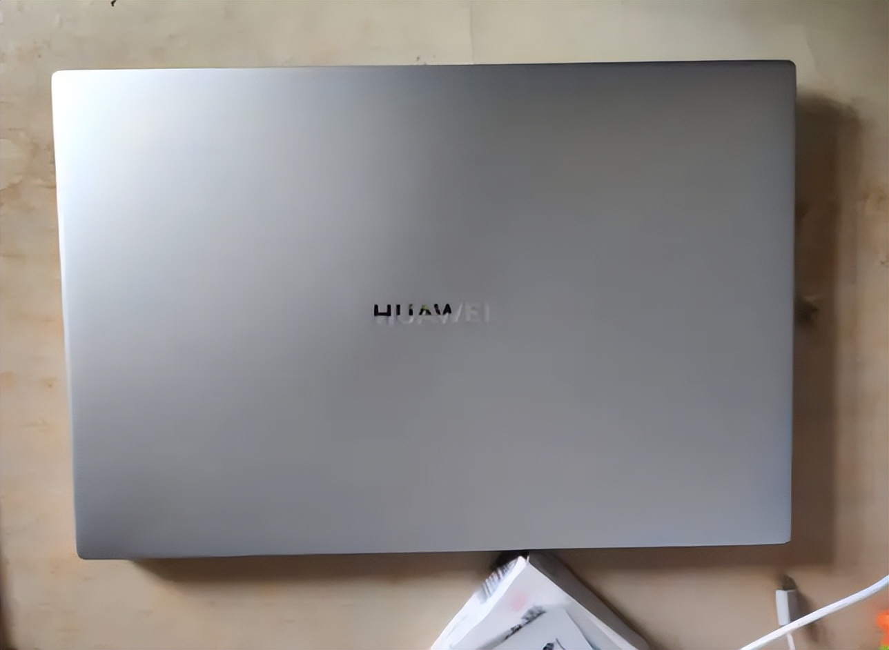 华为最轻薄轻便的笔记本电脑,华为笔记本电脑方便携带轻巧便携