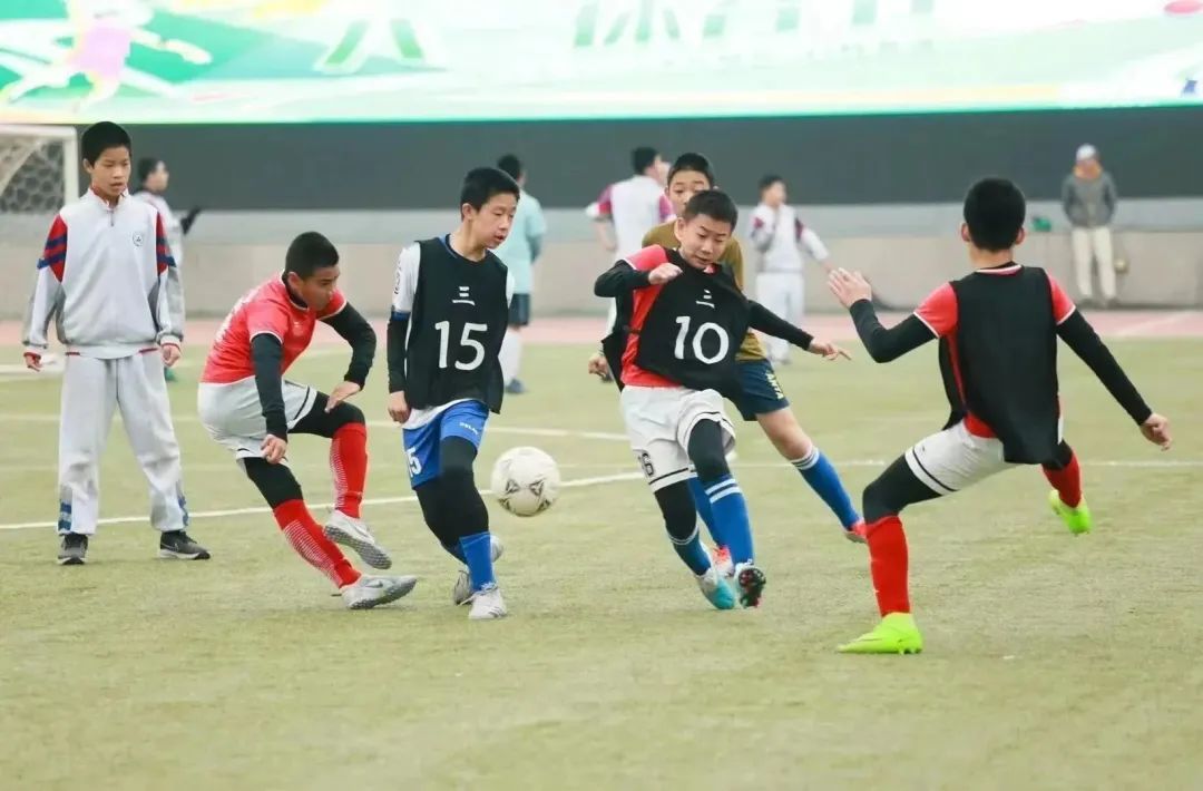 绿茵足球点亮梦想,绿茵点燃梦想