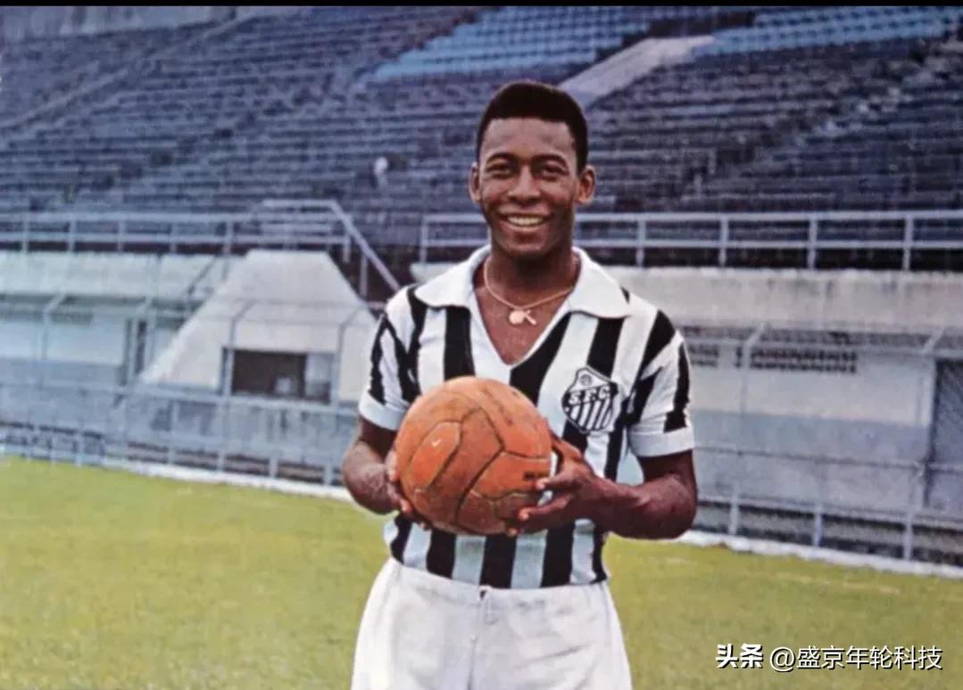 一代球王陨落的视频,球王贝利的传奇足球之路