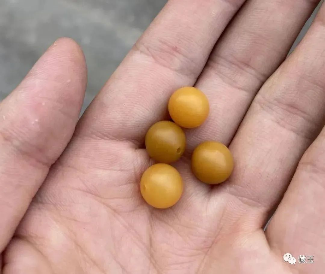 一颗珠子价值4000元,一颗珠子三十元