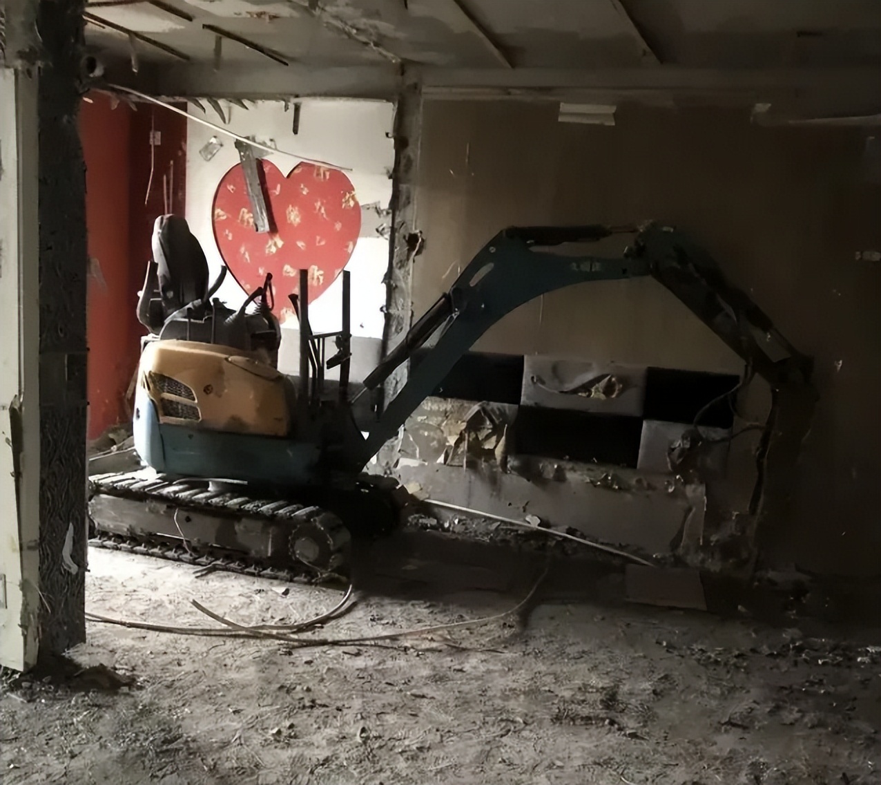 被砸掉承重墙的所有业主默默承受,杭州业主任性敲掉承重墙后续