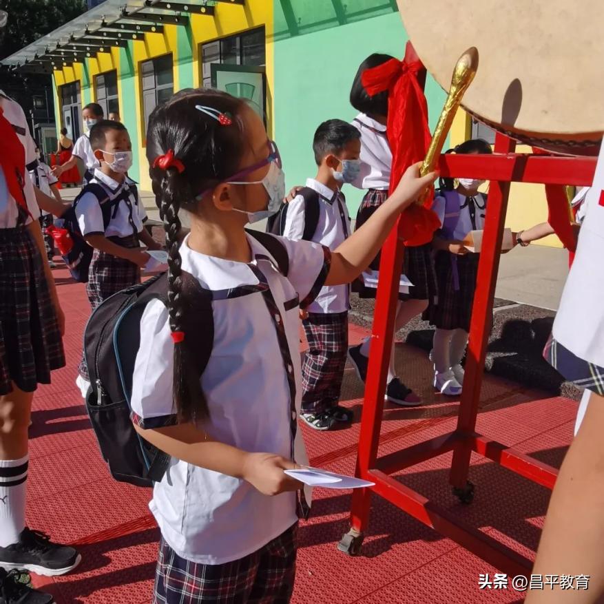 幼儿园入学第一天仪式感文案,新生报到第一天仪式感满格