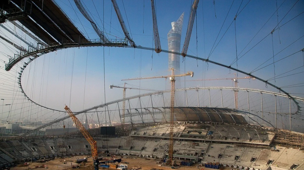 8座疯狂土豪的世界杯场馆，要在沙漠中开室外空调（一）