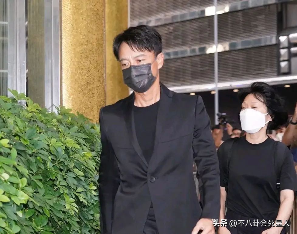 不扶李玟不发声，被骂人品差的李克勤，来内地赚钱的原因很心酸