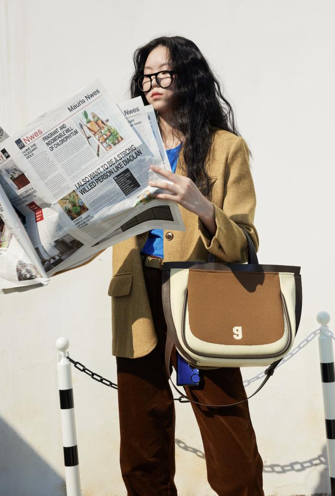 这个什么都装不了的包，凭什么卖到破亿？