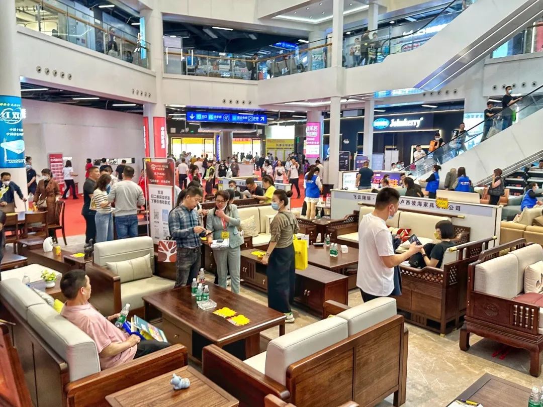 你家坐的沙发，可能就是这个“宇宙最强”家具小镇生产的