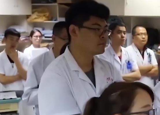 海南怪医黄海涛完整版,海南怪医黄海涛治病是真是假