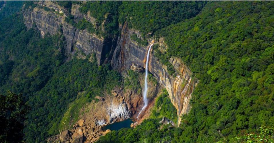下雨降水量多少mm,全球下雨最多的地方一年降水量