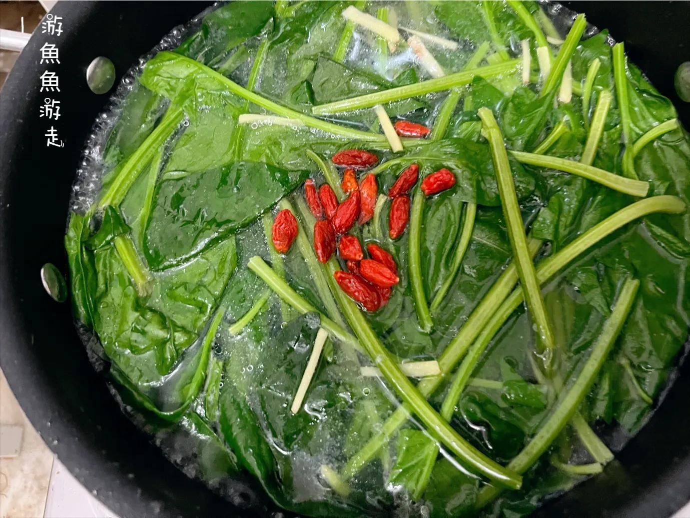 春养肝喝菠菜猪肝汤，护肝明目、补铁补血（小魚儿简单菜谱122）