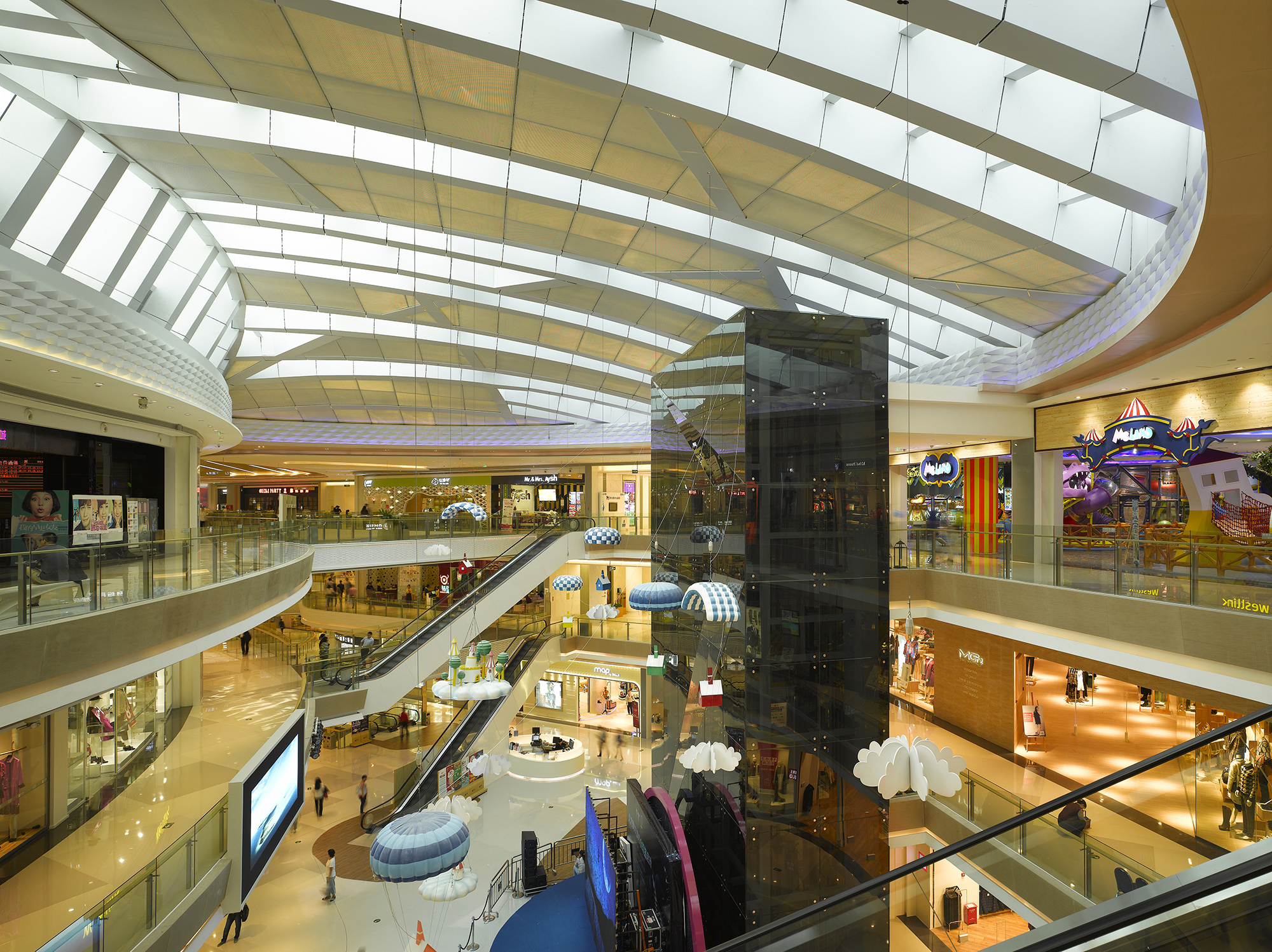 龙华九方购物中心地铁,龙华九方城购物中心