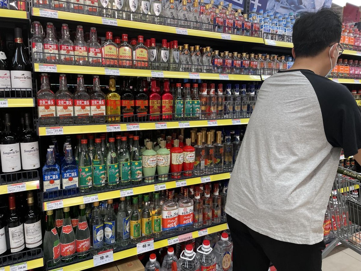 超市4款不起眼“廉价”酒,遇到别放过,都是100%纯粮,你喝过吗
