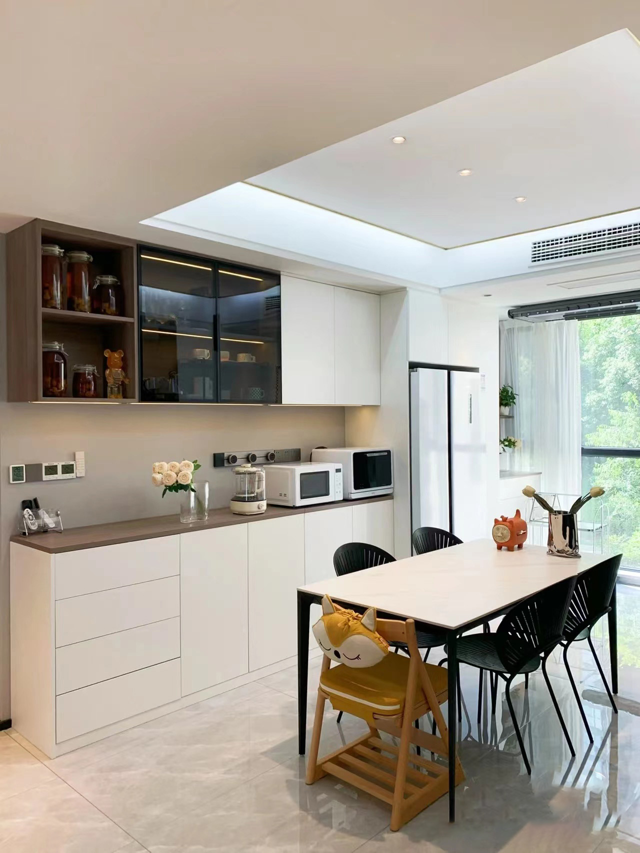 餐边柜如何设计比较省钱,餐厅太窄要不要装餐边柜