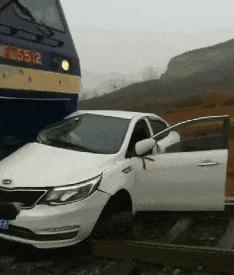 “24岁的女友发育成这样算正常吗？”哈哈哈朋友都说她是我兄弟！