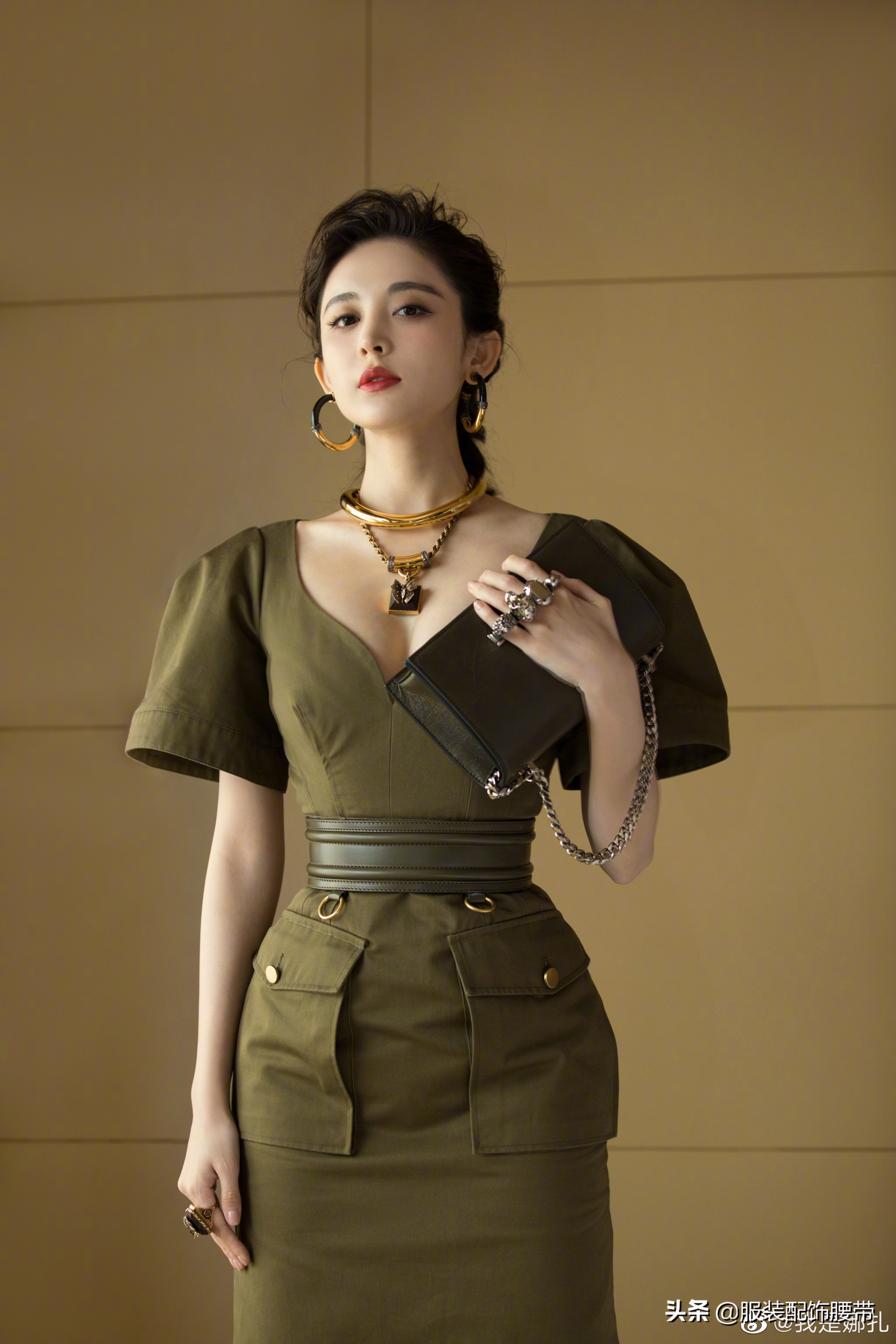 当红女明星束腰有妙招，学习古力娜扎毛晓彤完美的收腰技巧