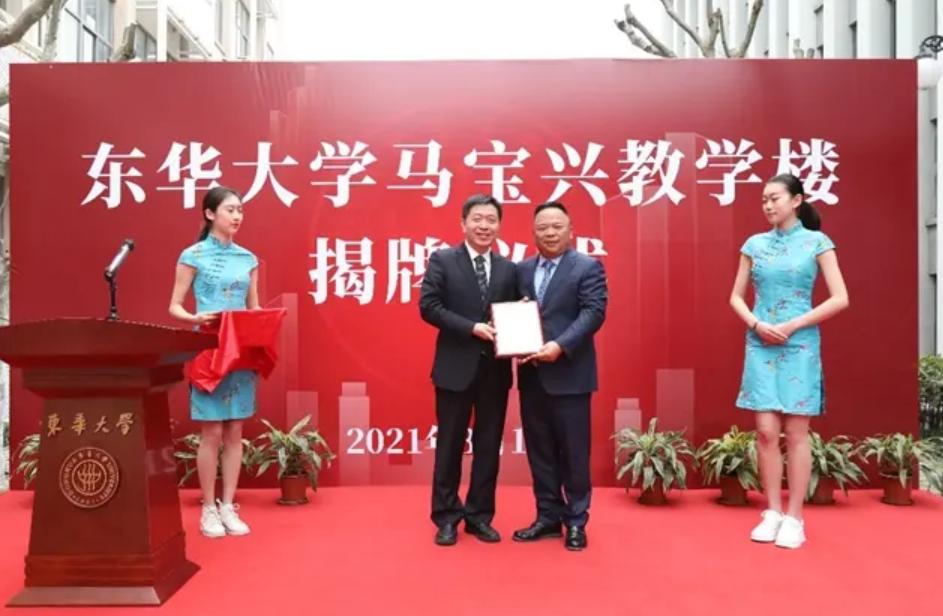 花1亿给员工包车,20年没人离职!他跟996对着干,却年入226亿