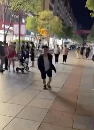 虽然我不会去纹身，但这些纹身确实有点意思：把肢体变成尺子