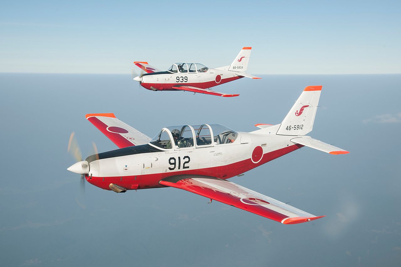 日本列岛的初级和中级训练机“富士T-7”