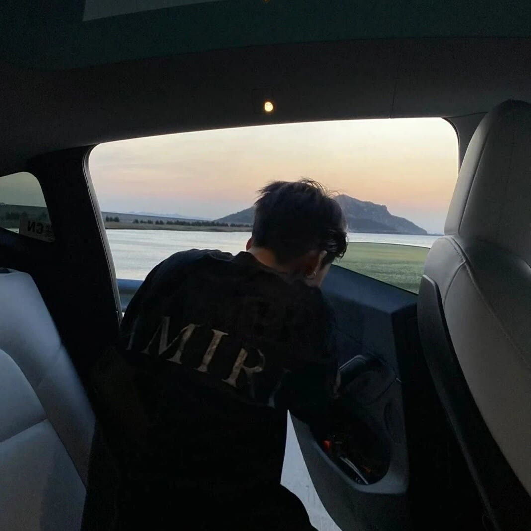 氛围感男生头像真人戴耳机,氛围感男生头像成熟稳重高清