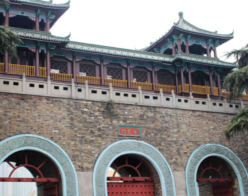导游南京鸡鸣寺景点介绍,南京玄武门附近景点推荐