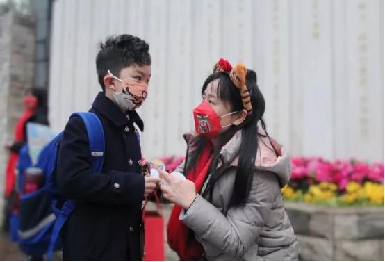 开学啦听听新生的感受,开学了看一下宿舍的环境