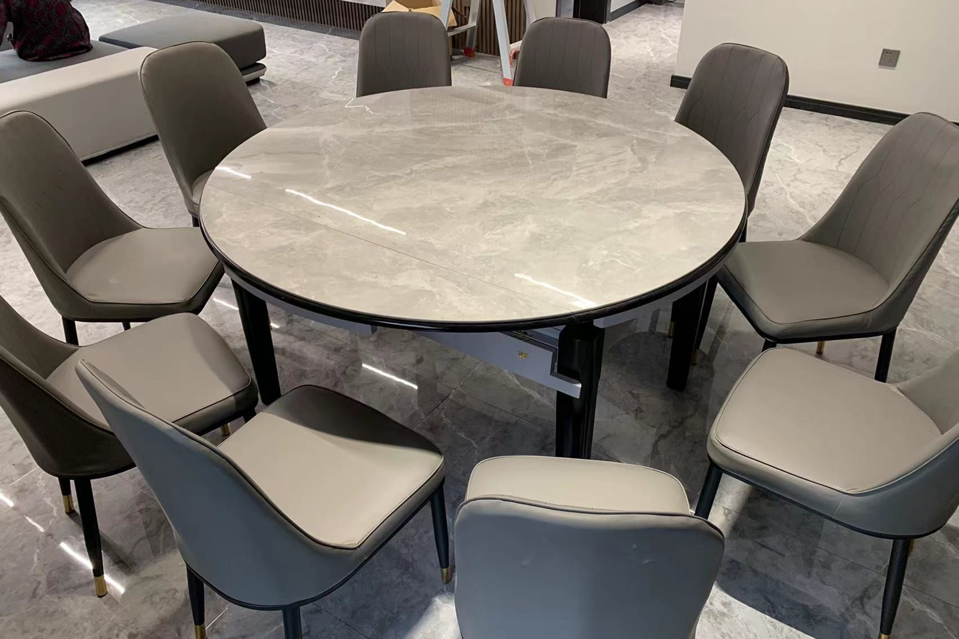 家用餐桌是圆桌好还是方桌好,餐桌圆桌选多大尺寸最合适