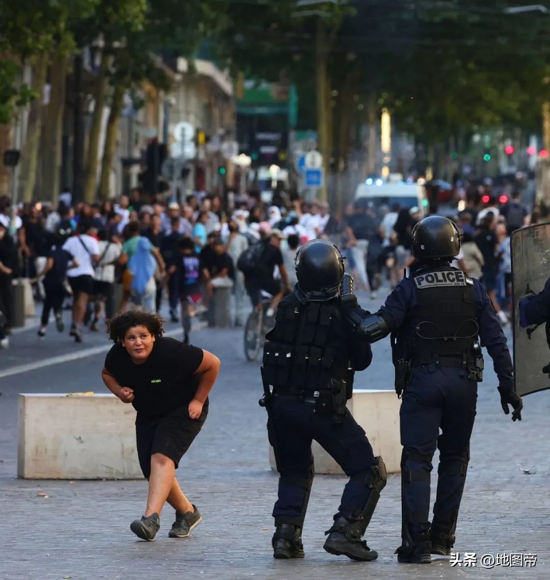 法国乱的原因,法国为啥还这么强