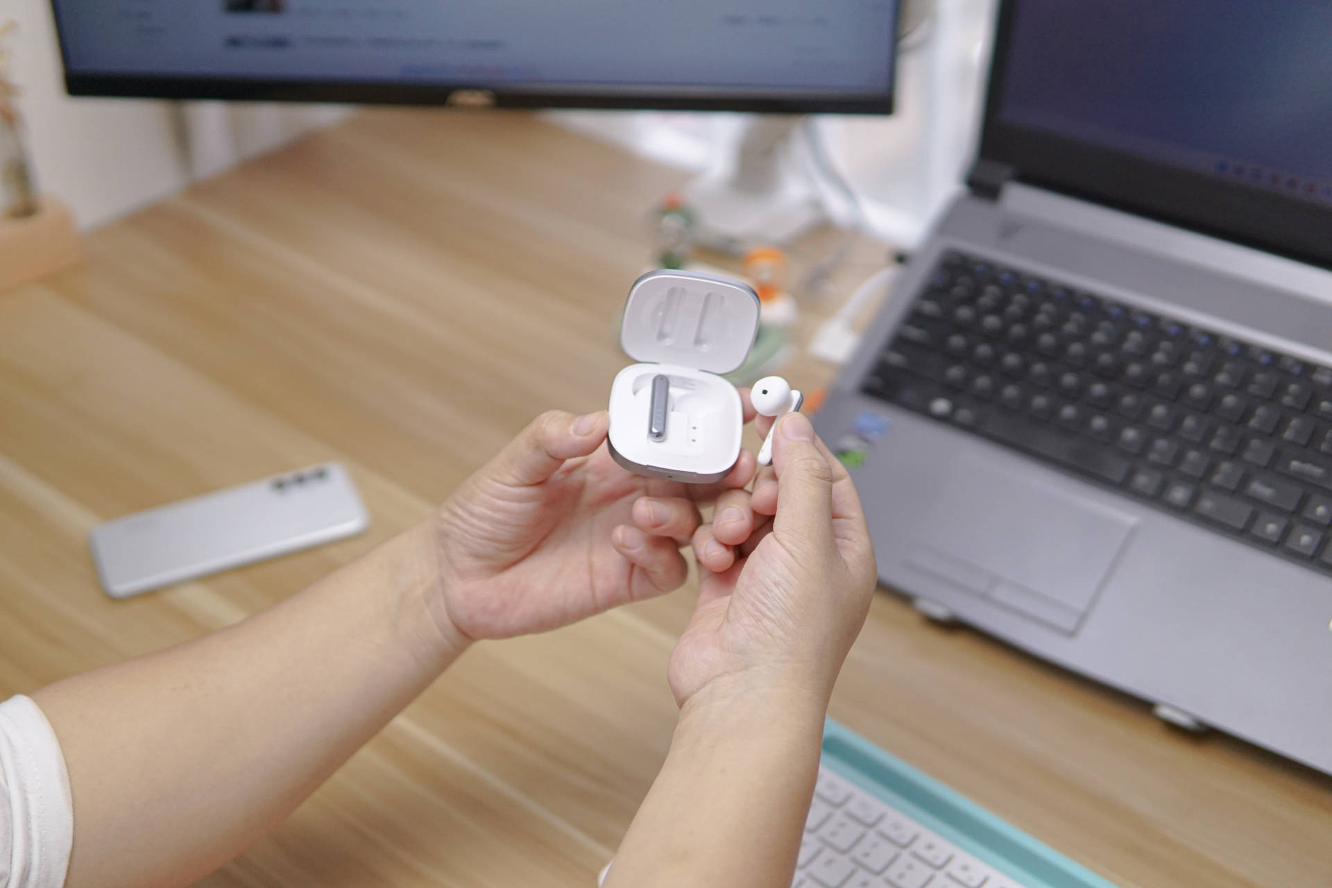 fiil耳机和华为耳机哪个好,fiil耳机第一款发布会