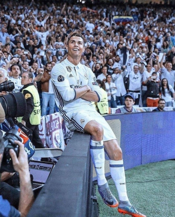 世界杯c罗进球庆祝全场配音,c罗对西班牙进球拉莫斯庆祝