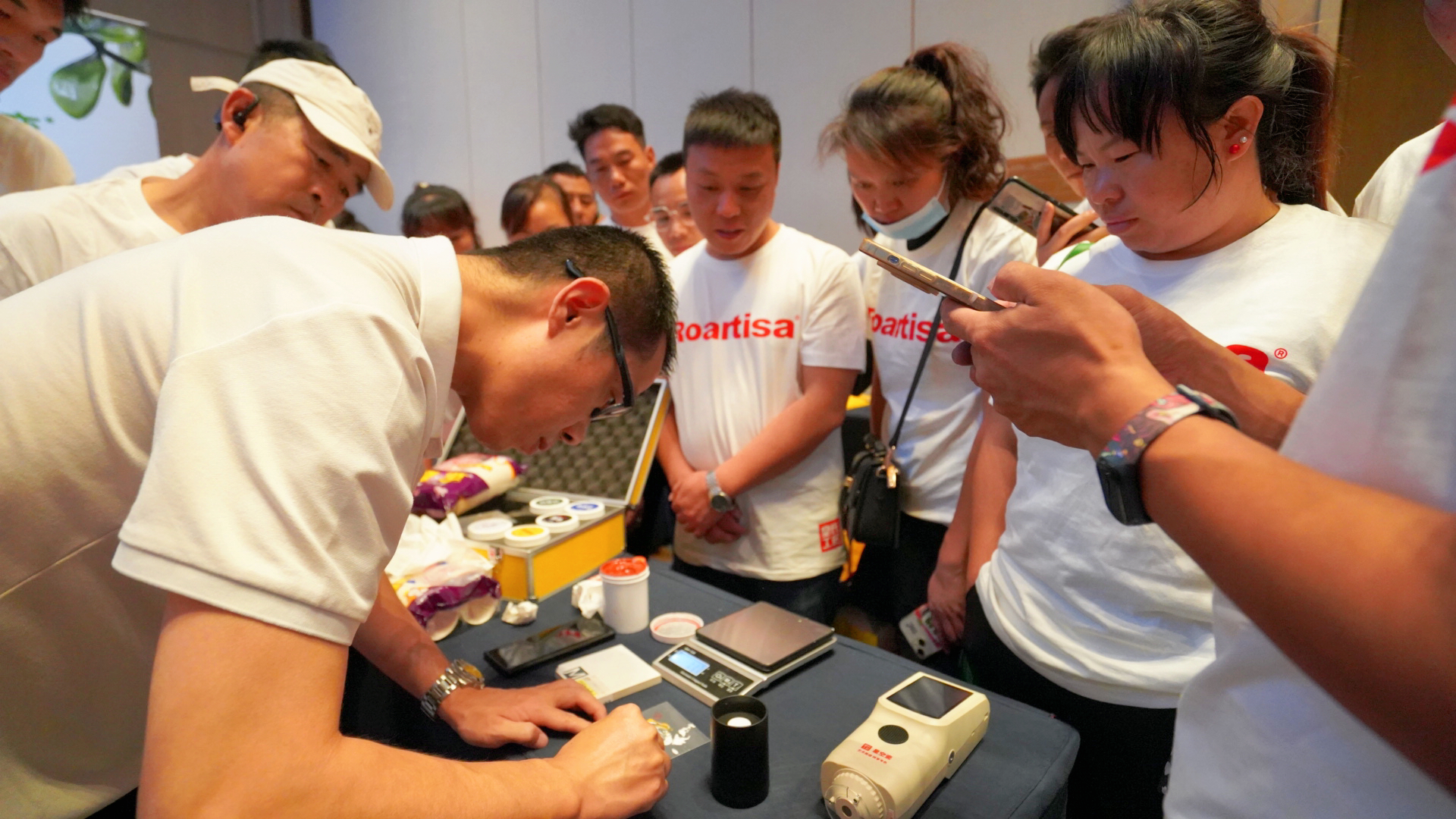 皇氏工匠聚脲美缝剂耐黄变,皇氏工匠聚脲视频