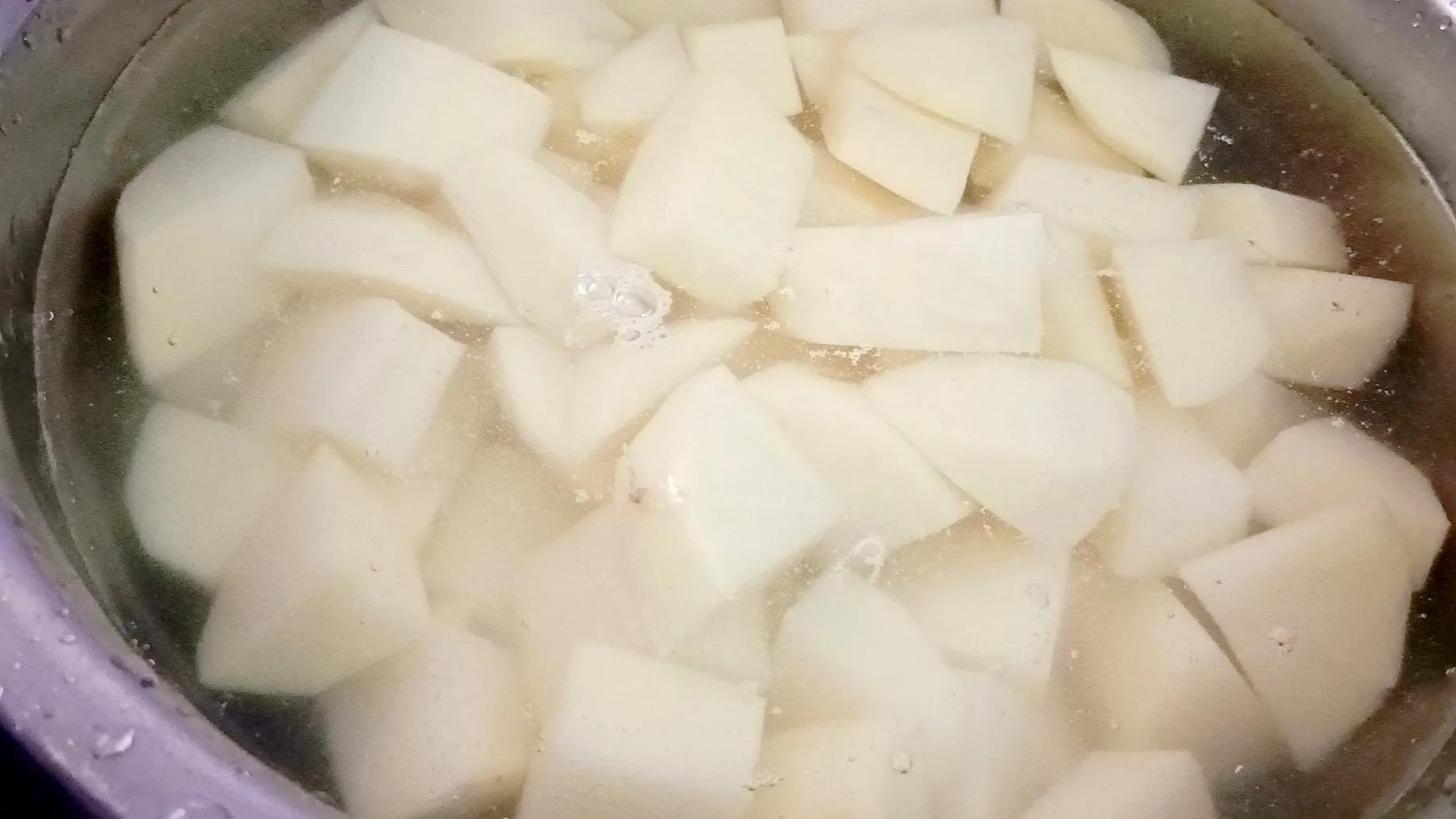 下饭菜新鲜土豆焖红烧肉,家常菜土豆炖肉