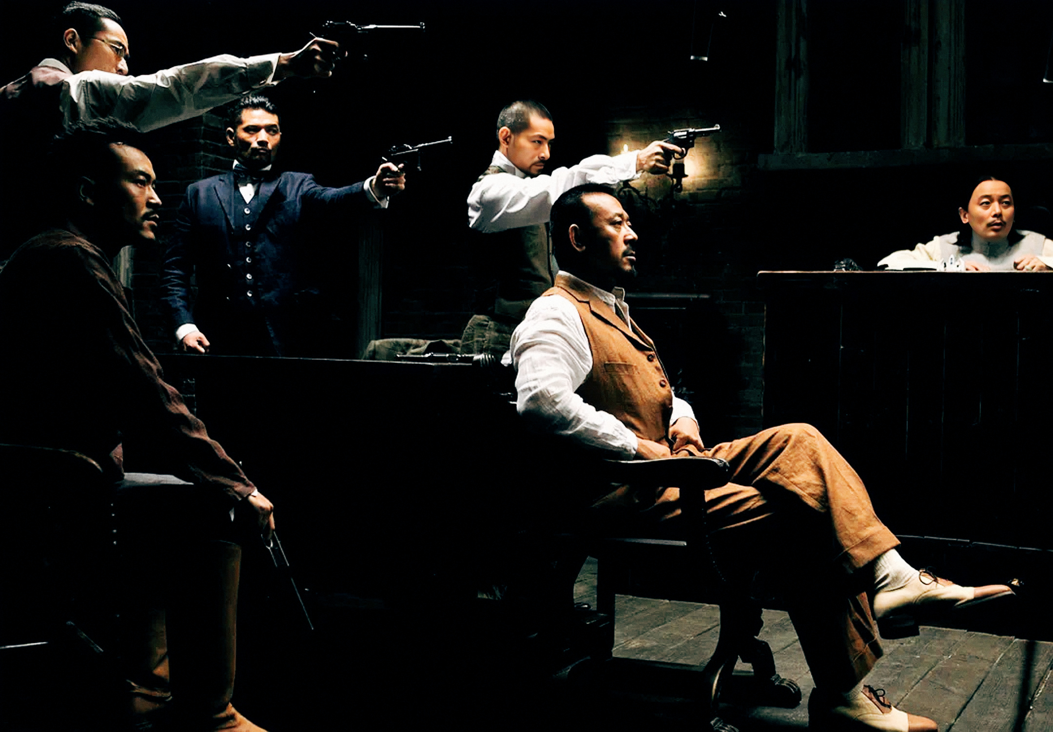 大天二萧景,大天二被扔下楼陈浩南替他报仇