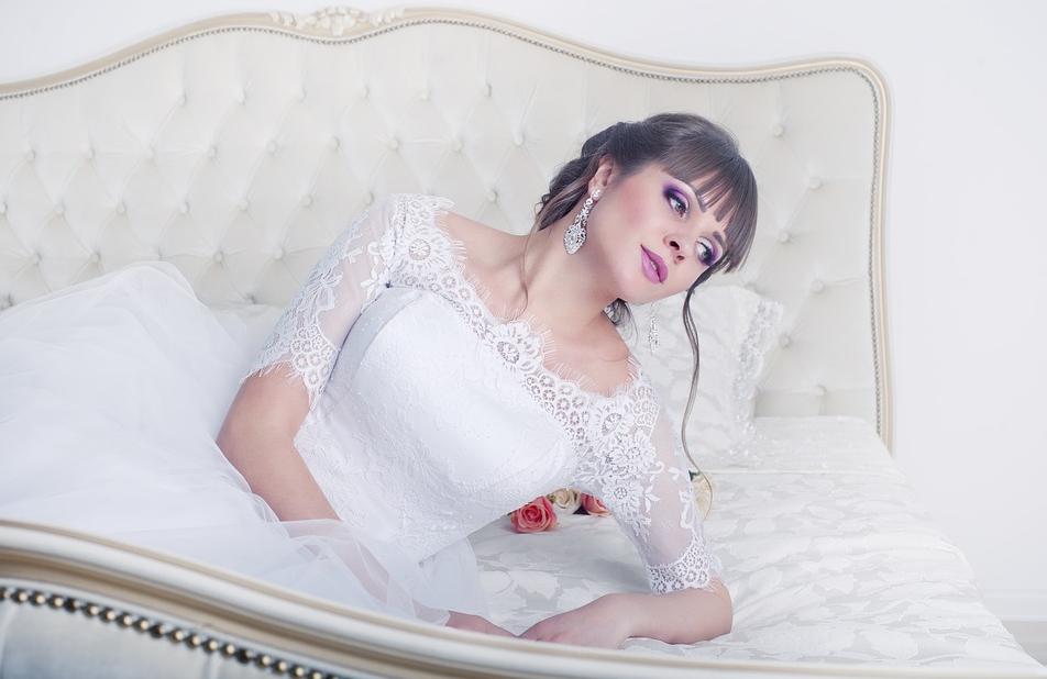 情商高的女人，在与人聊天时，懂得避开这三个话题