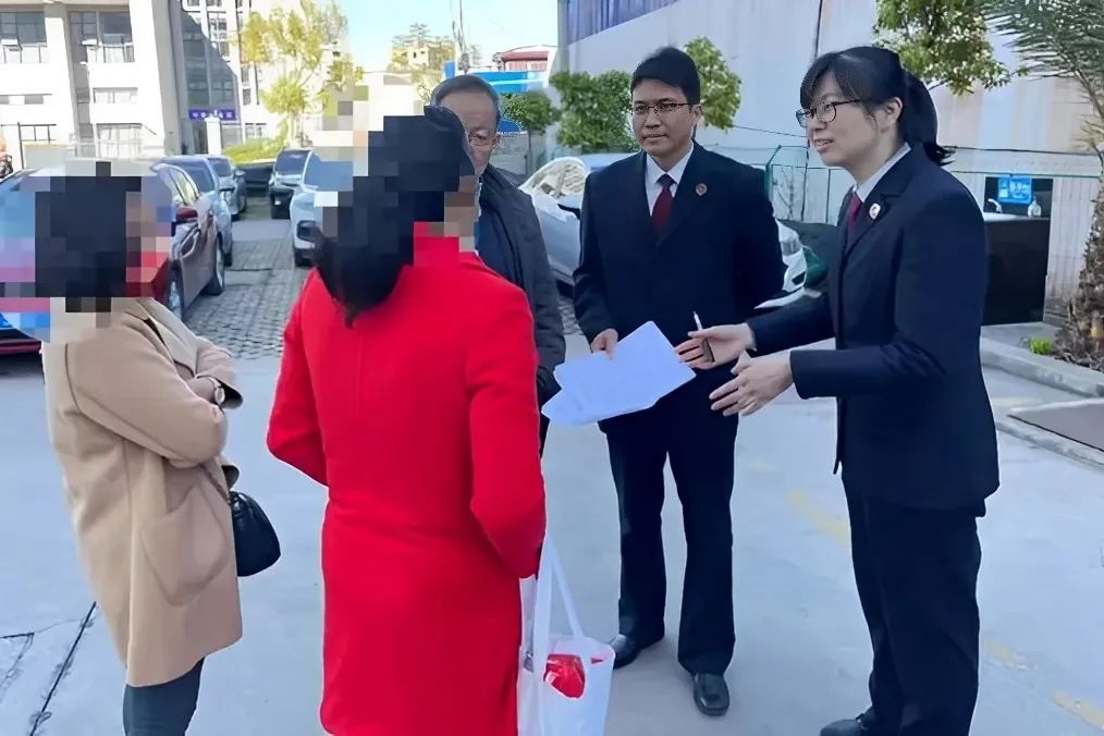 “一站式”关爱服务中心挂牌成立构筑妇女儿童“温暖之家”