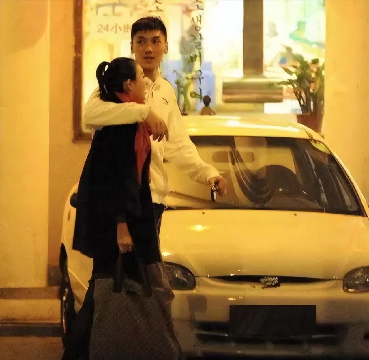 张馨予被拍丑照,翟凌兽兽张馨予快乐大本营