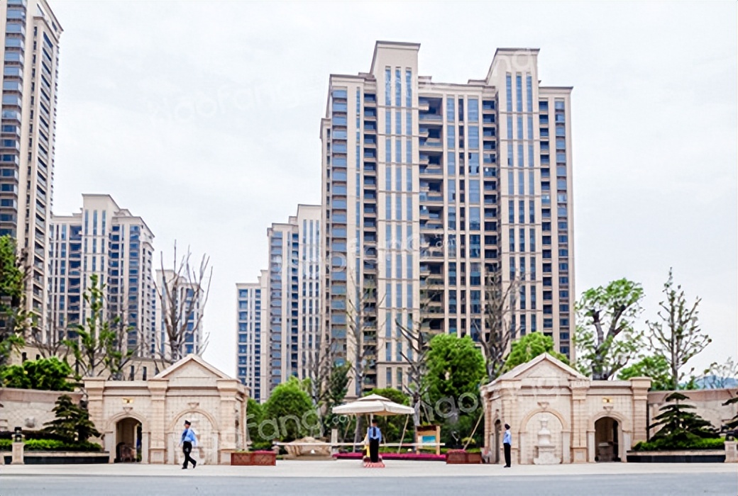 夫妻之间房产过户手续流程及费用,贷款的房产夫妻之间可以过户吗