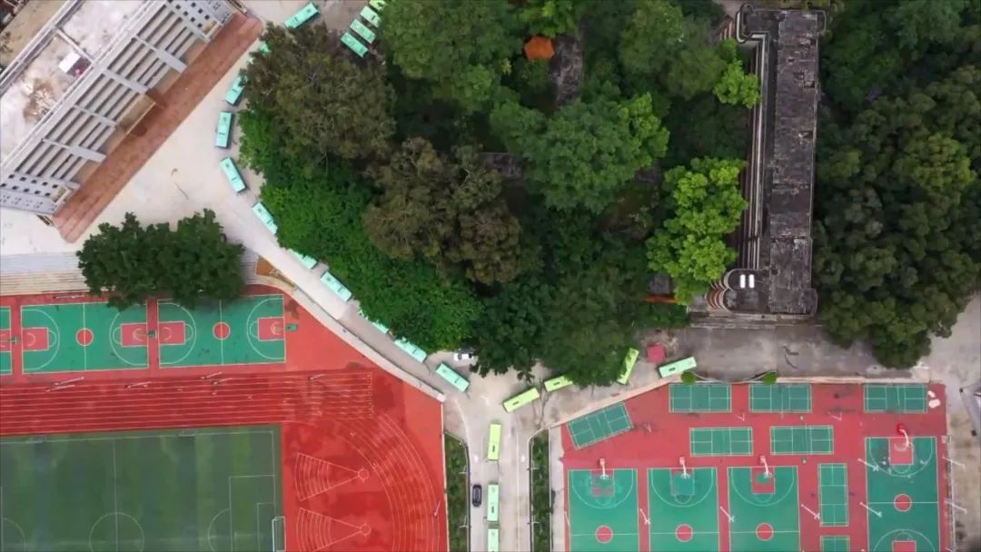 高考加油考生统计,高考千万考生奔赴考场