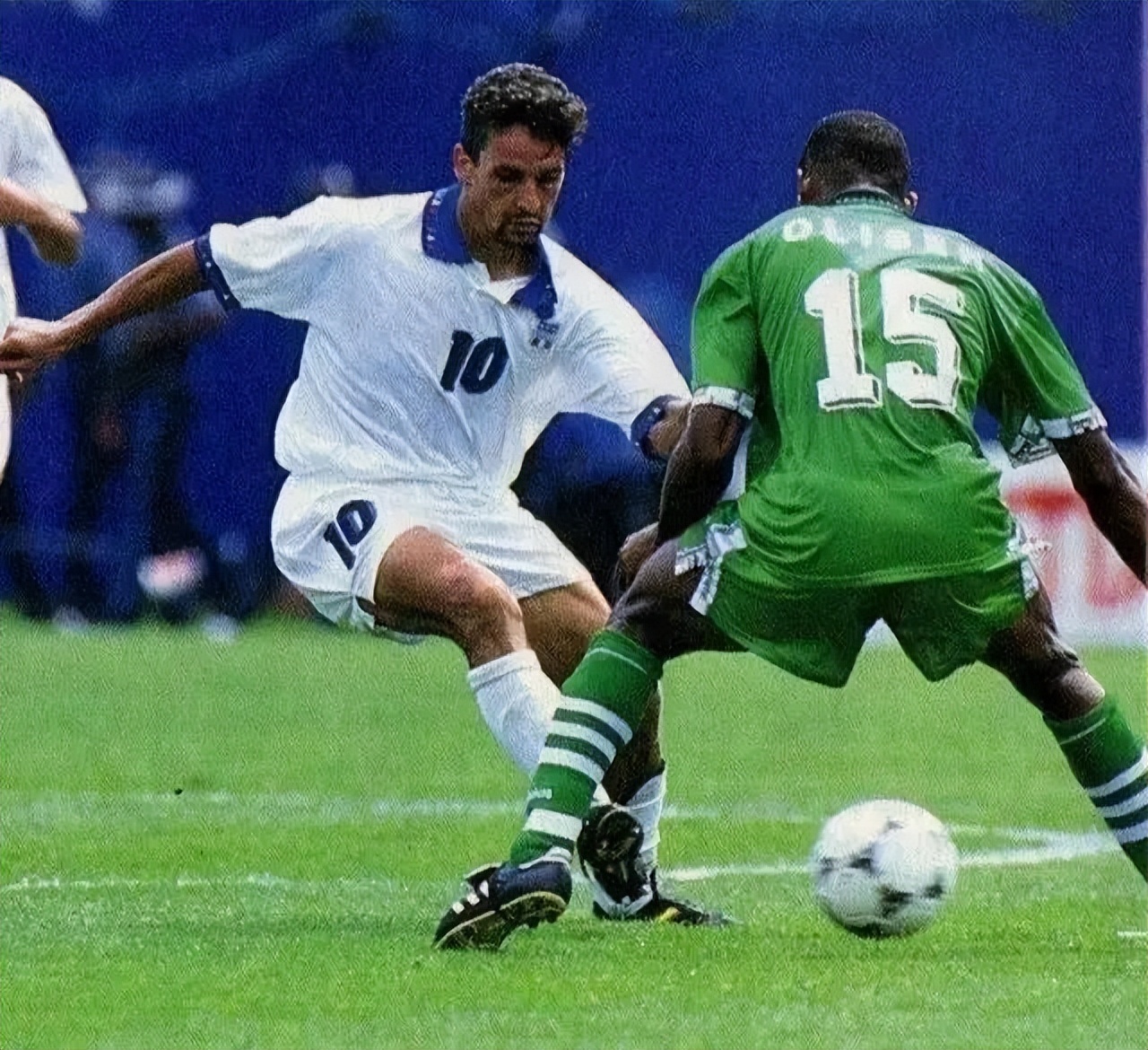 罗伯特巴乔年轻时,罗伯特巴乔踢什么位置最厉害