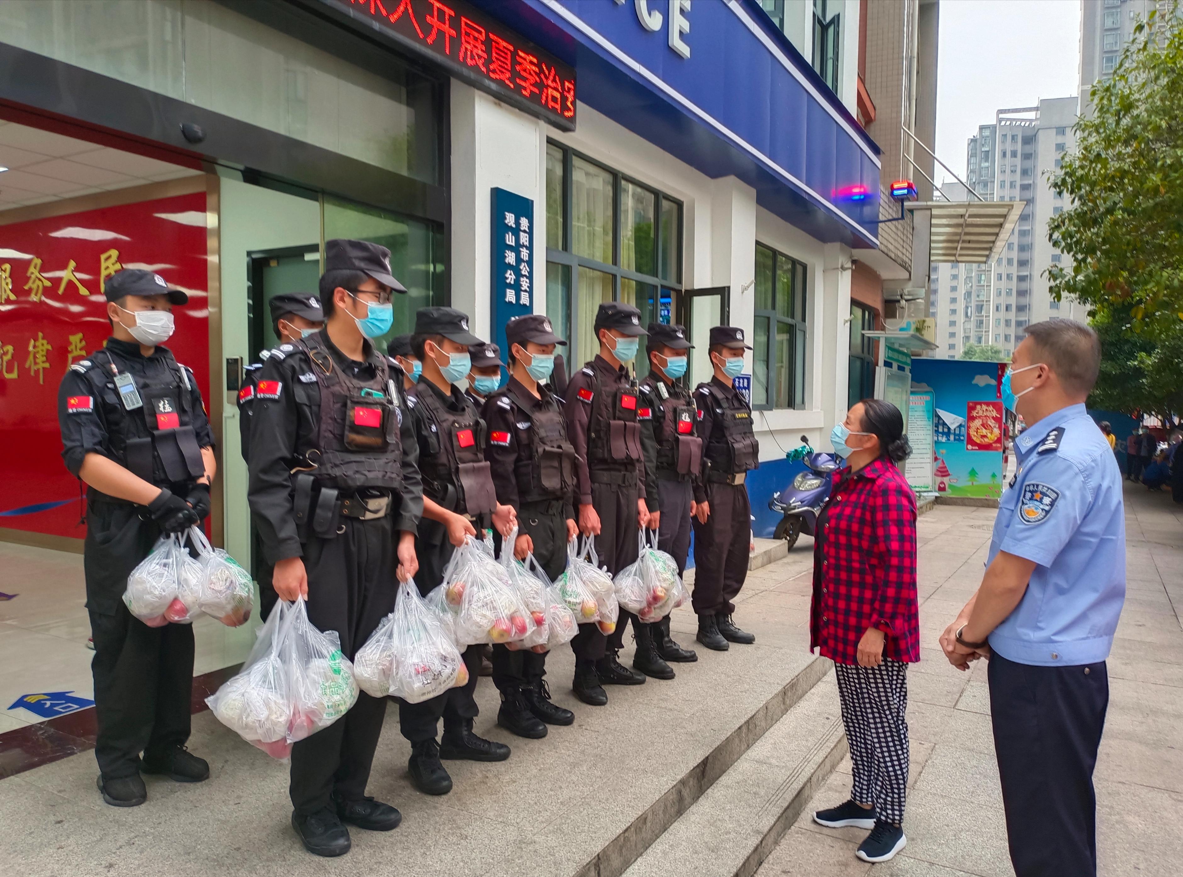 防疫一线老人服务队,防疫一线当先锋志愿服务展风采