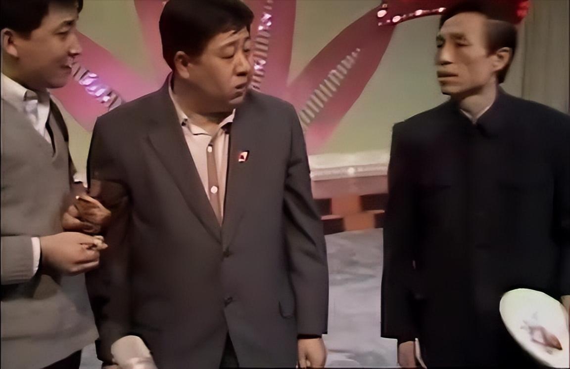 1983年第一届春晚，部级领导审查后：怎么能让姜昆主持？