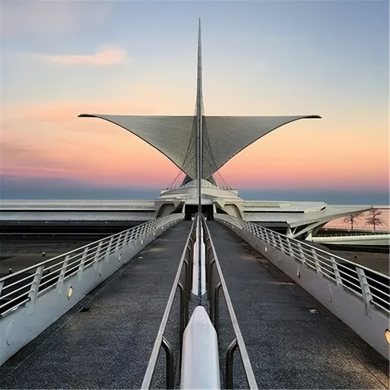 行走在路上的建筑设计师,站在自由之巅