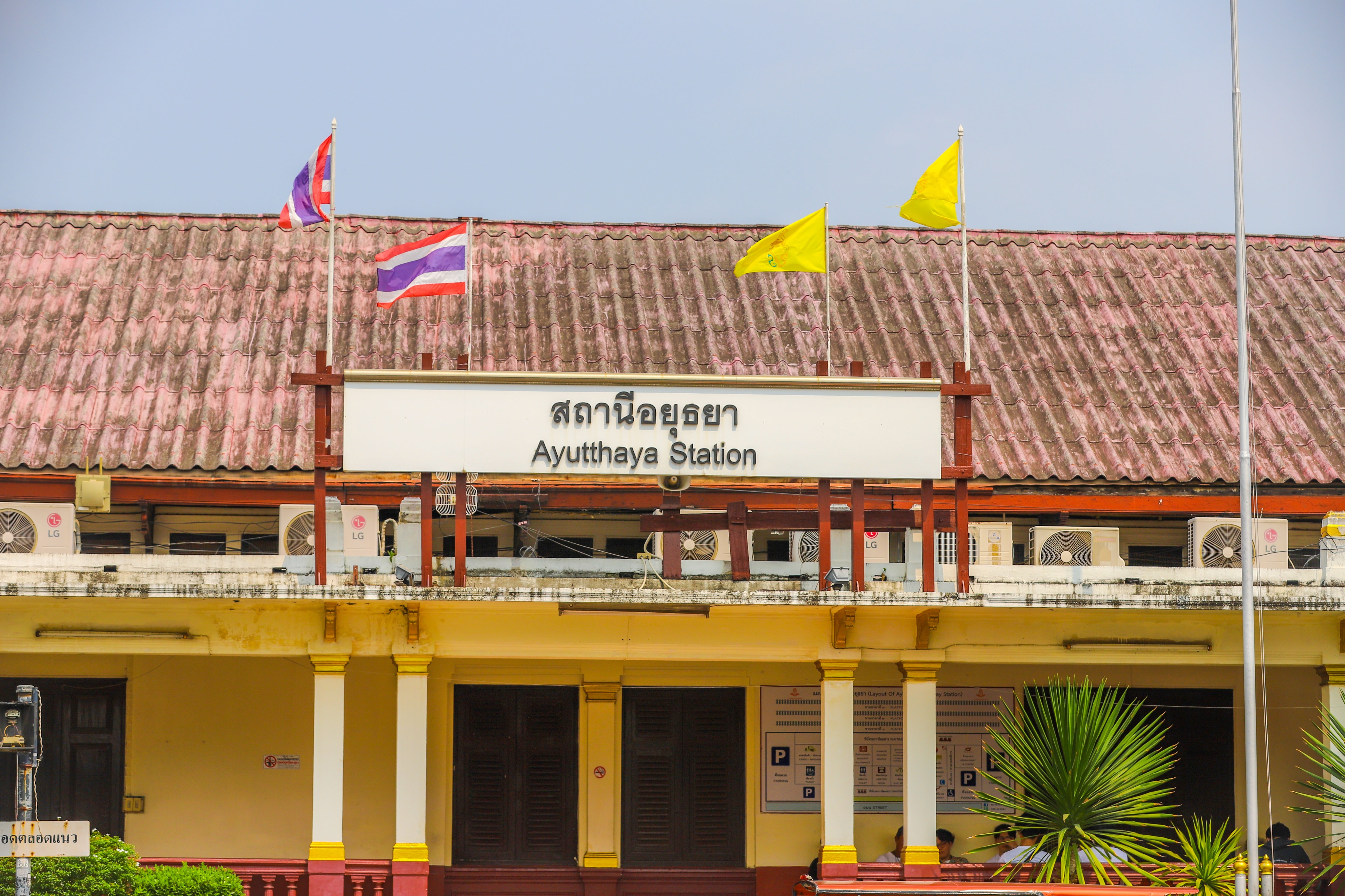 骑摩托车是探索泰国大城府的绝佳方式，租用详细攻略来了