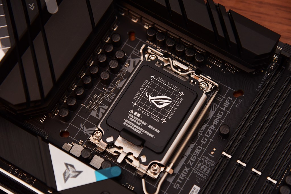 DDR5与DDR4？Win11与Win10？12600K对决5600X实战