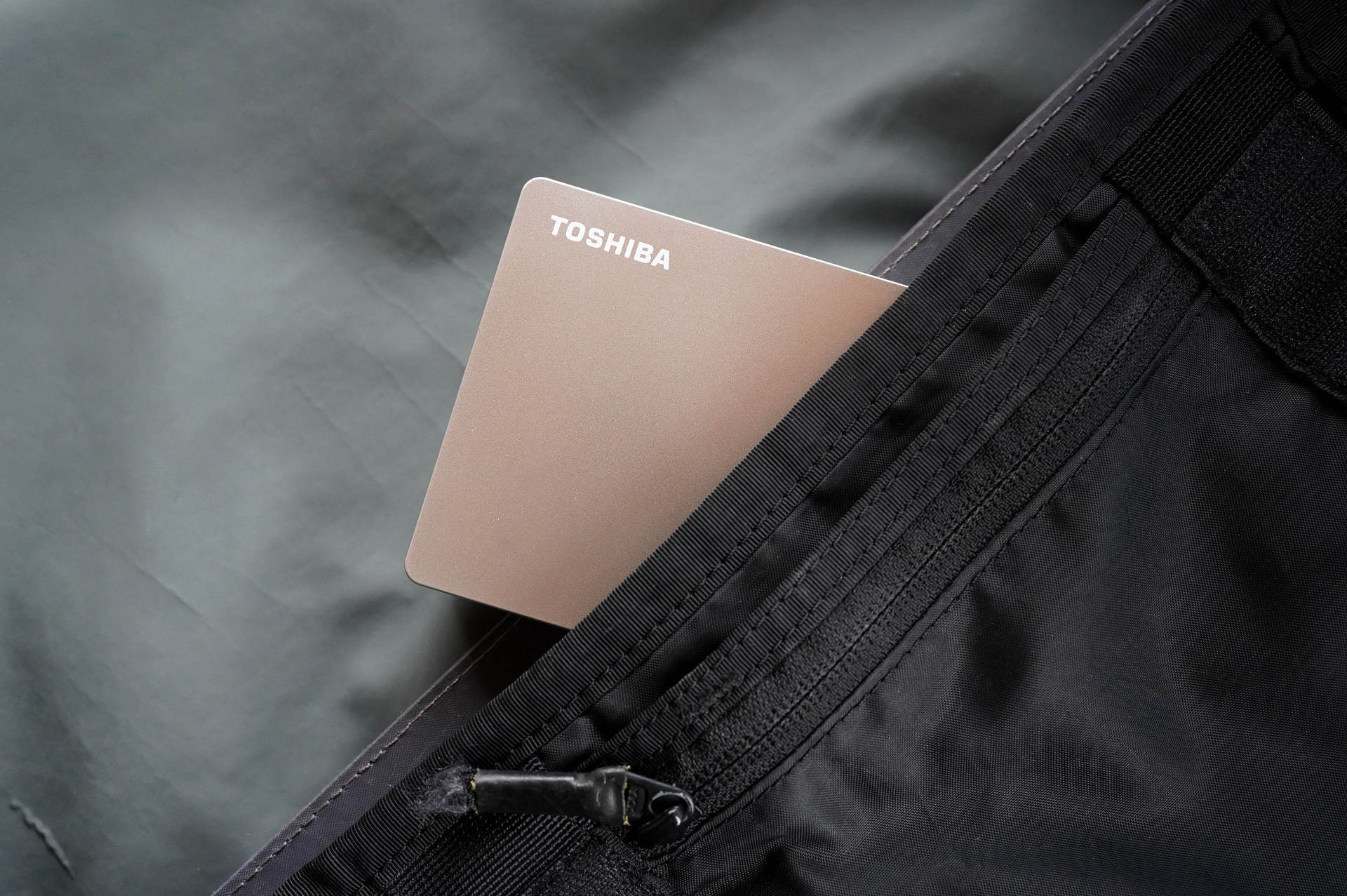 移动存储新利器，东芝CanvioFlex移动硬盘初体验