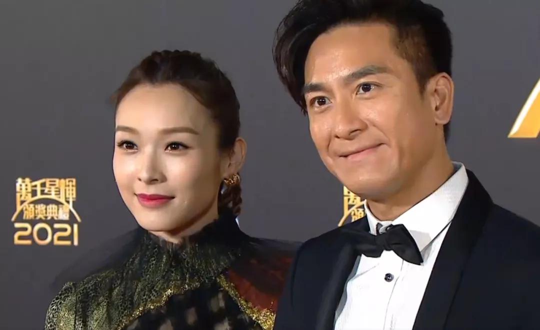 tvb花旦钟嘉欣晒独自坐湖边照,台庆tvb钟嘉欣马国明是哪一期