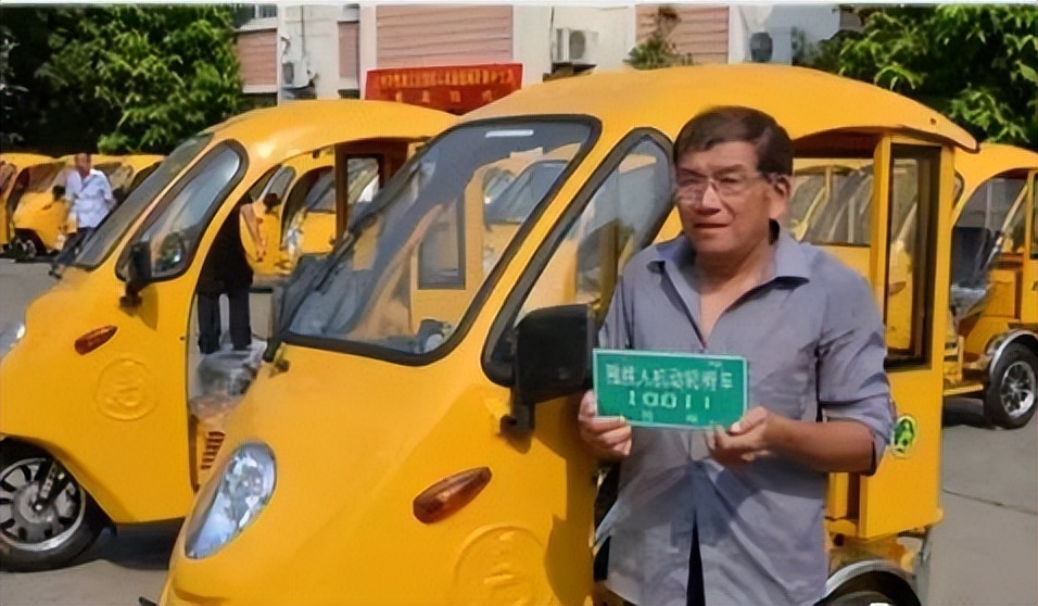 免费给残疾人发电动三轮车,残疾人电动轮椅免费发放