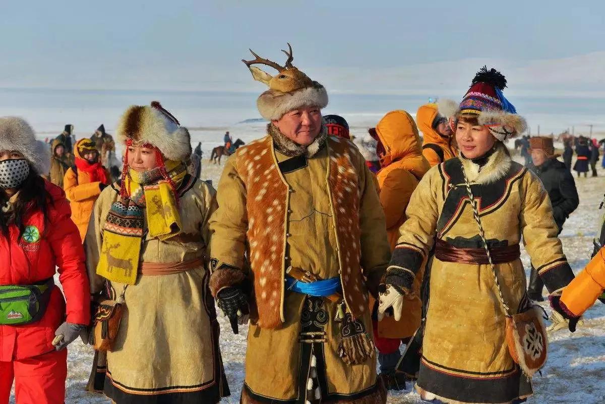 五十六个民族的风俗和服饰,五十六个民族代表服饰图片